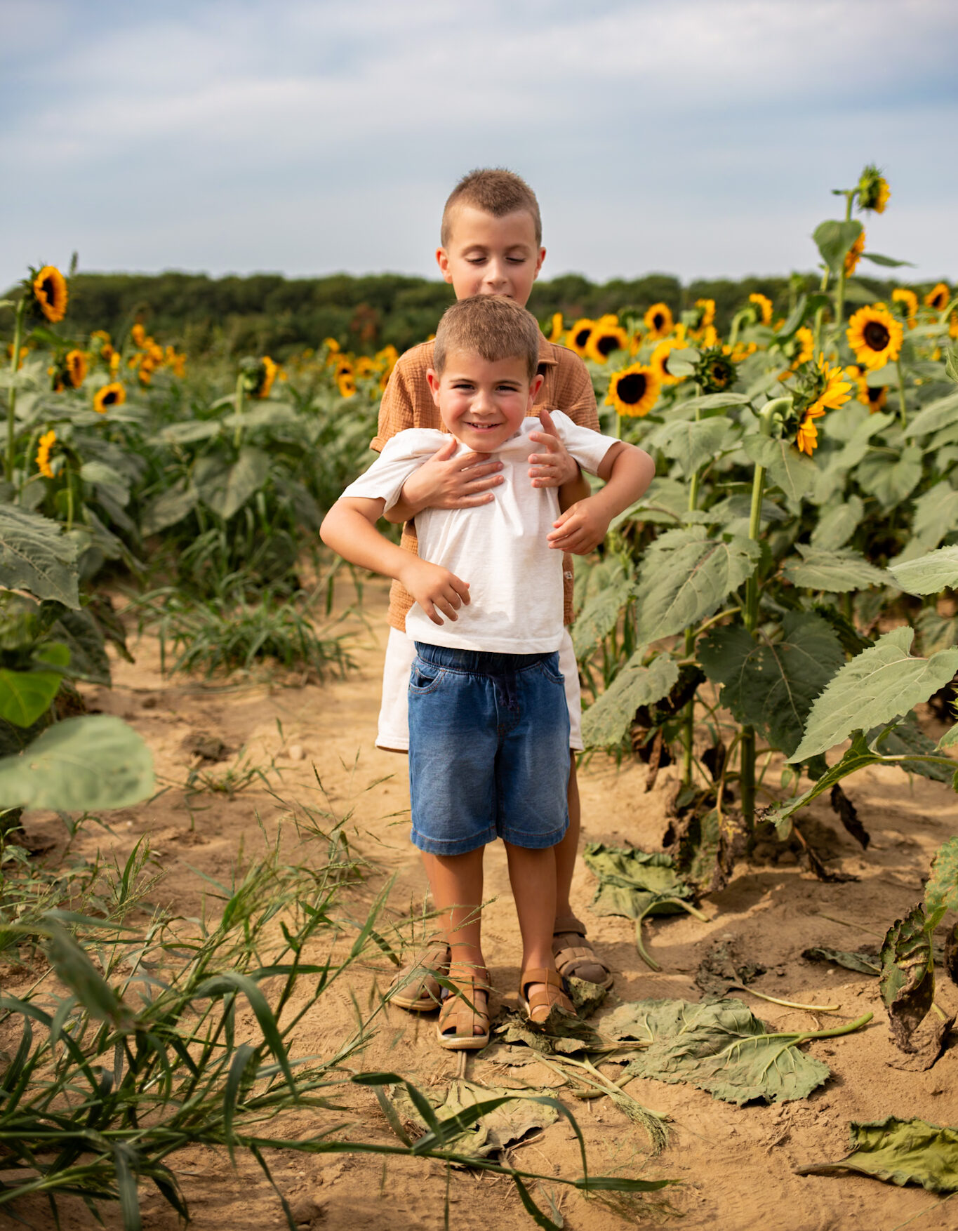 brothers hugging during family photo session